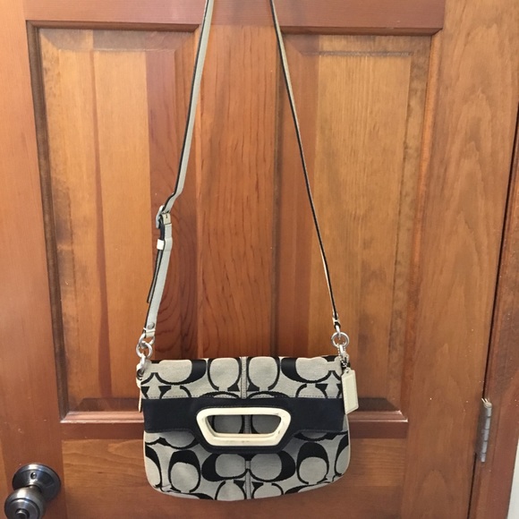 Coach crossbody purse. - Picture 5 of 6